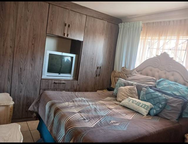 3 BEDROOM HOUSE FOR SALE IN TLHABANE WEST